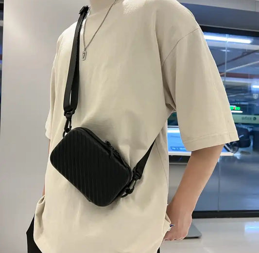 Hard-Shell Umhängetasche aus Kunstleder