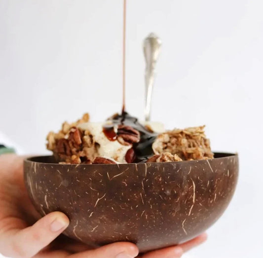 Kokosnuss Schalen Schüssel mit Holz Löffel